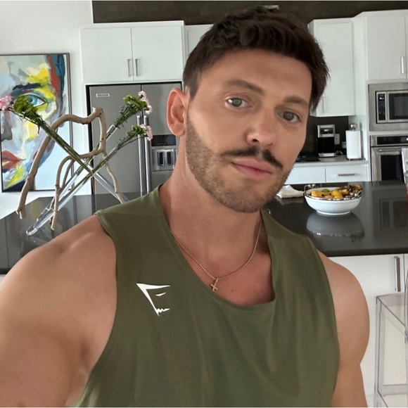 Meet your Posher, Clayton - Picture 3 of 4